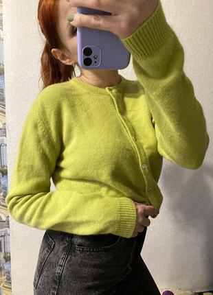 М'який вовняний кардиган светр шерсть оливкового кольору1 фото