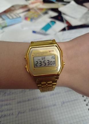 Часы в стиле casio