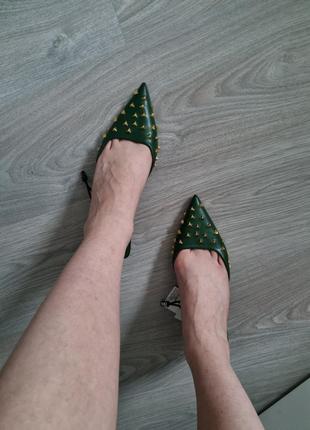 Туфли на каблуке киттен хилл с заклепками zara6 фото