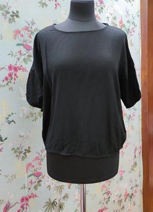 Черная футболка, блузка