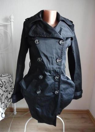 Плащик від silvian heach