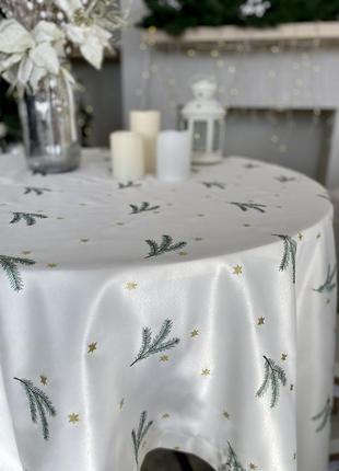 Вышитая новогодняя скатерть на круглый стол  "елочные веточки" 140 см.4 фото