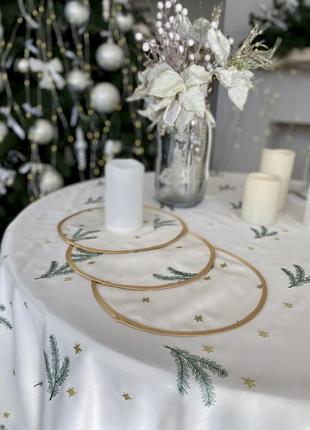 Вышитая новогодняя скатерть на круглый стол  "елочные веточки" 140 см.3 фото