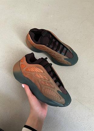 Adidas yeezy 700 v3 жіночі кросівки2 фото