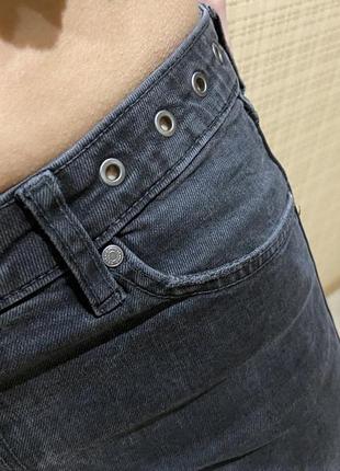Чорні джинси з необробленим краєм9 фото