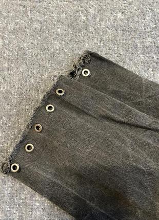 Чорні джинси з необробленим краєм7 фото