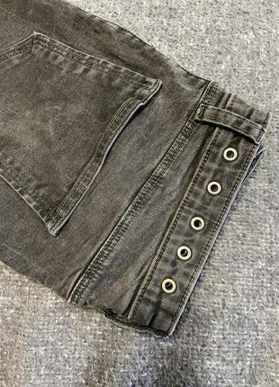 Чорні джинси з необробленим краєм6 фото