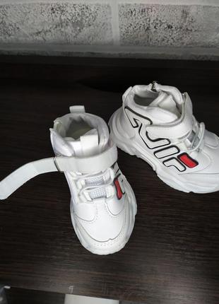 Кросівки білі, високі на хлопчика і дівчинку5 фото