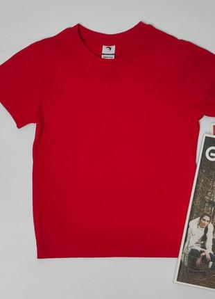 Однотонная красная футболка для мальчика