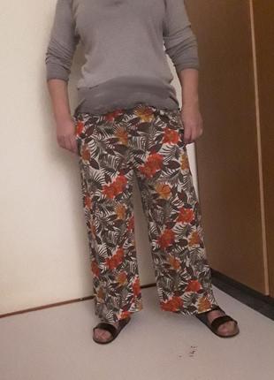 Трикотажные брюки на резинке