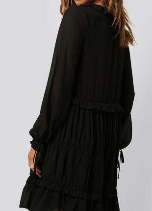 Красивое чёрное ярусное платье с воланчиками рюшами, фасон оверсайз5 фото