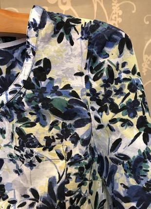 Очень красивая и стильная брендовая блузка в цветах..100% коттон.