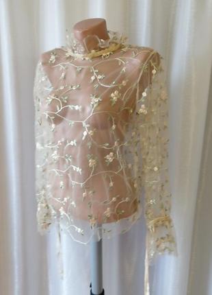 Прозора блуза сітка вишитий пелюстками з рукавом рюшів і хвиляста горловина
