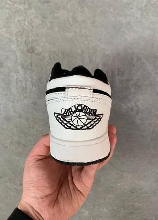 Nike air jordan 1 low white/black брендовые кроссовки найк джордан черно белые весна осень демисезон трендові чорно білі кросівки3 фото