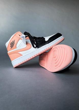 Nike air jordan 1 pink/black брендовые высокие кроссовки найк джордан розовые персиковые весна осень трендові високі персикові кросівки3 фото