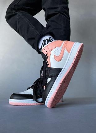 Nike air jordan 1 pink/black брендовые высокие кроссовки найк джордан розовые персиковые весна осень трендові високі персикові кросівки