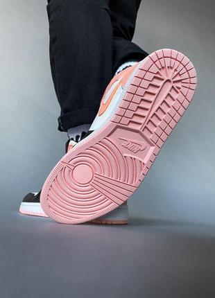 Nike air jordan 1 pink/black брендовые высокие кроссовки найк джордан розовые персиковые весна осень трендові високі персикові кросівки6 фото