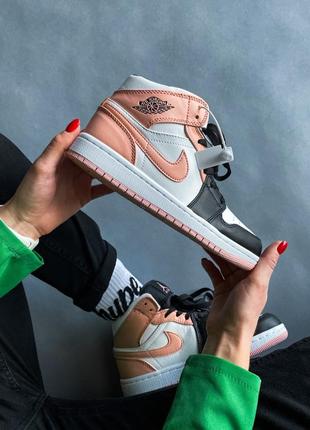 Nike air jordan 1 pink/black брендовые высокие кроссовки найк джордан розовые персиковые весна осень трендові високі персикові кросівки8 фото