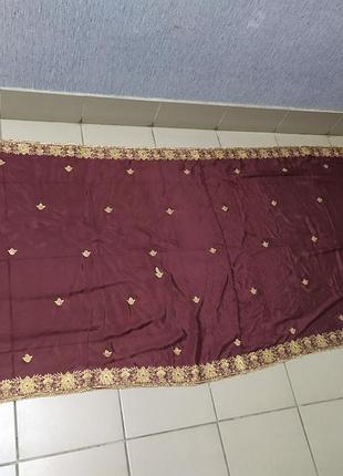 Вышитая скатерть