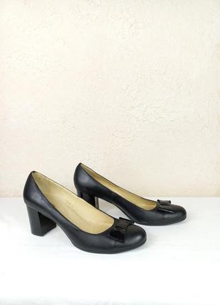 Туфли женские на  низком устойчевом каблуке2 фото