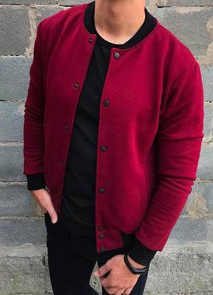 Весенний плотный бомбер на пуговицах