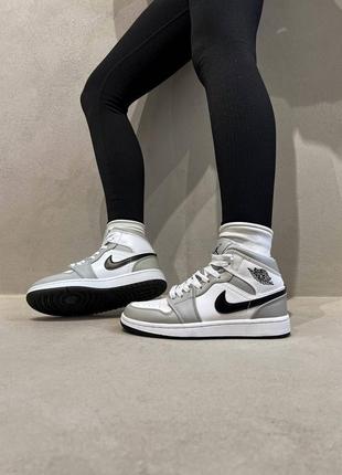 Nike jordan 1 retro smoke grey брендовые высокие серые трендовые кроссовки весна осень жіночі високі сірі кросівки демісезон3 фото