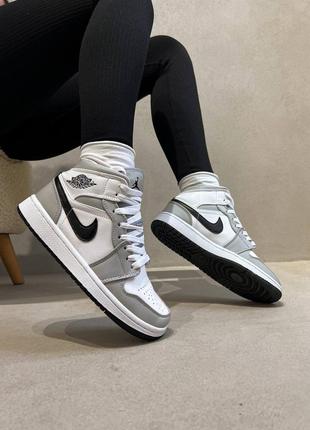 Nike jordan 1 retro smoke grey брендовые высокие серые трендовые кроссовки весна осень жіночі високі сірі кросівки демісезон5 фото