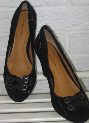 Нові туфлі respect в розмірі 38