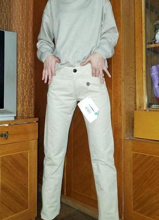 Бежевые нюдовые льняные джинсы италия4 фото