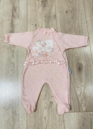 Рожевий чоловічок для дівчинки 0-3 міс. ошатний чоловічок боді