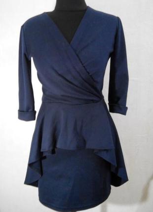 Платье с баской