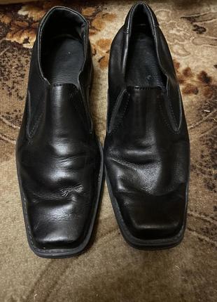 Чёрные мужские туфли