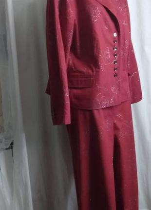 Костюм брючный красный классический большой р.66-68