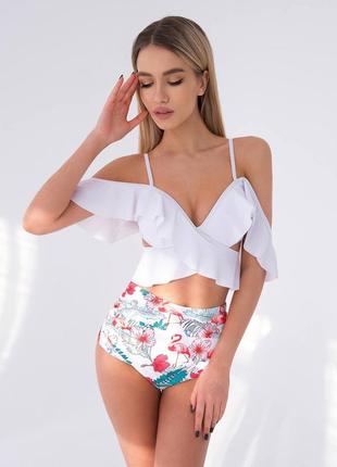 Нежный купальник для лета с цветами