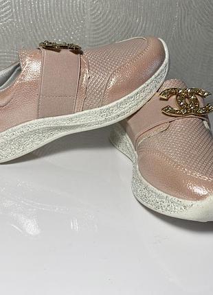 Найлегші кросовочки на дівчинку