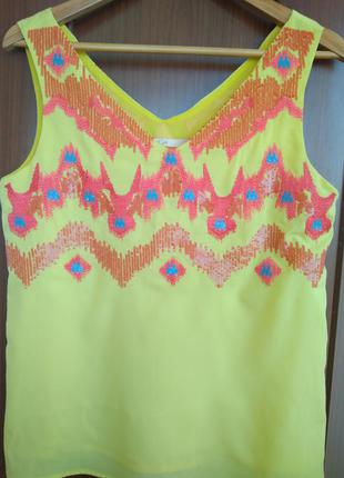 Нарядная блуза с шитьем