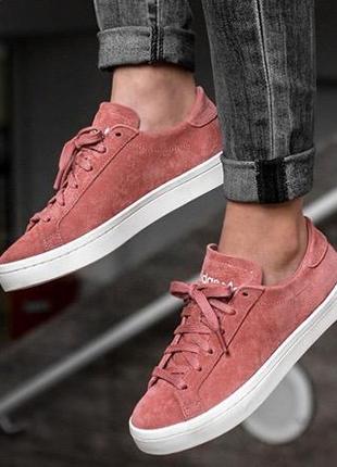 Крутые замшевые кроссовки adidas court vantage pink