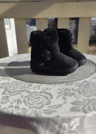 Угі чобітки для вулиці і дому- черные утепленные угги с искусственным мехом внутри