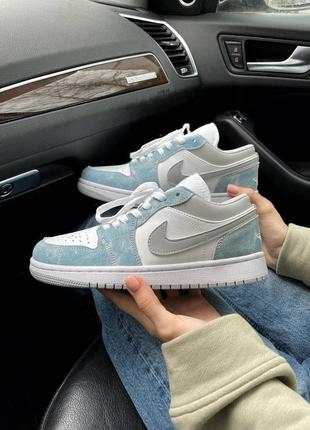 Жіночі кросівки nike air jordan 1 low white blue1 фото