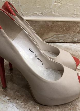 Туфлі з відкритим носиком