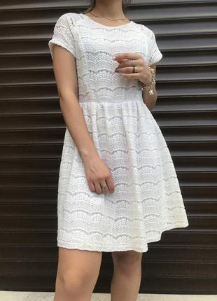 Ажурное модное белоснежное платье