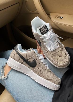 Nike air force 1 low snakeskin распродажа женские кроссовки найк форс под рептилию змеиный принт жіночі модні брендові кросівки розпродаж 389 фото