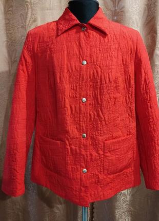 Жіноча демісезонна куртка.