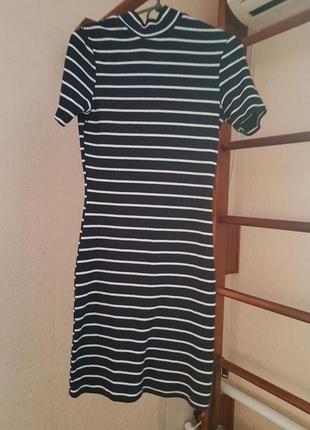 Плаття в смужку