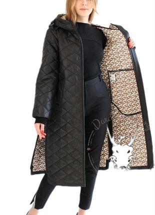 Удлиненное демисезонное стёганое женское пальто2 фото