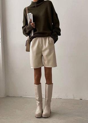 Стильные шорты из экокожи