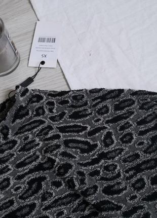 Черно серый стильный леопардовый свитер4 фото