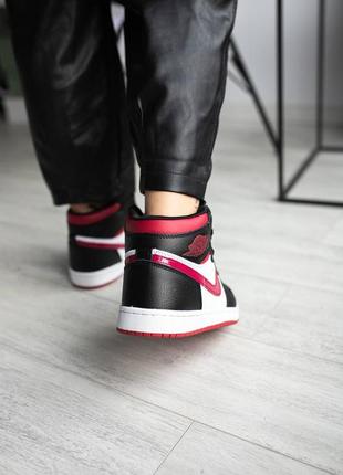 Nike jordan retro 1 high bordeaux black брендові високі бордові кросівки найк джордан новинка тренд весна осінь жіночі бордові високі кросівки4 фото