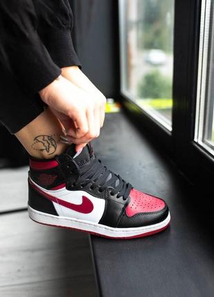 Nike jordan retro 1 high bordeaux black брендовые высокие бордовые кроссовки найк джордан новинка тренд демісезон жіночі бордові високі кросівки4 фото