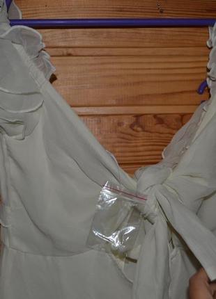 Роскошное молочное платье asos design с рюшами и пуговками!8 фото